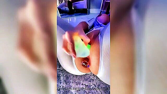 Amanda - amanda nicoles solo masturbation session with a toy icole