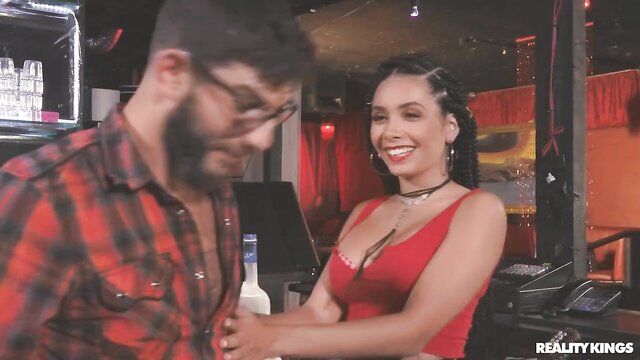 amateur, athletic, bar - aaliyah hadid xxx scene