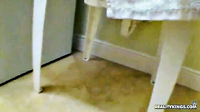 babe is enjoying sex on the floor : Street Blowjobs