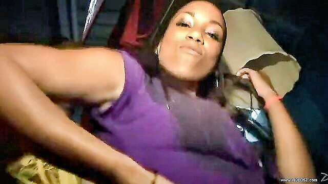 dame dancing in club : VideosZ