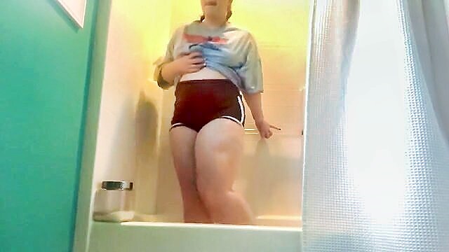 orgasm, pissing, wetting - exgf cums pissing herself