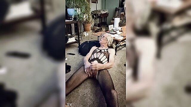 solo, granny, amateur granny - catsuit granny action