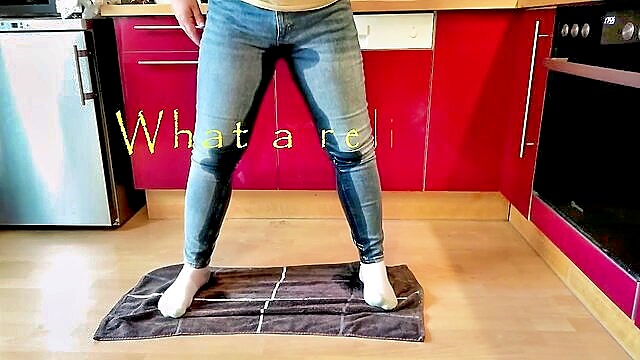 while cooking, amateur, piss - kitchen accident pee accident
