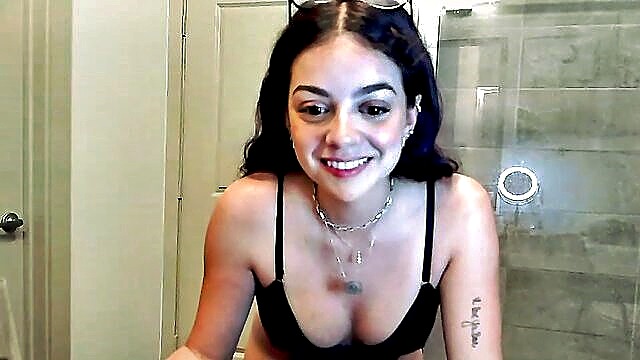 luxxbaddie - luxxbaddie chaturbate babe