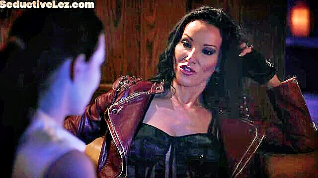 les, lezbo, lesbian - facesitting vampire babe