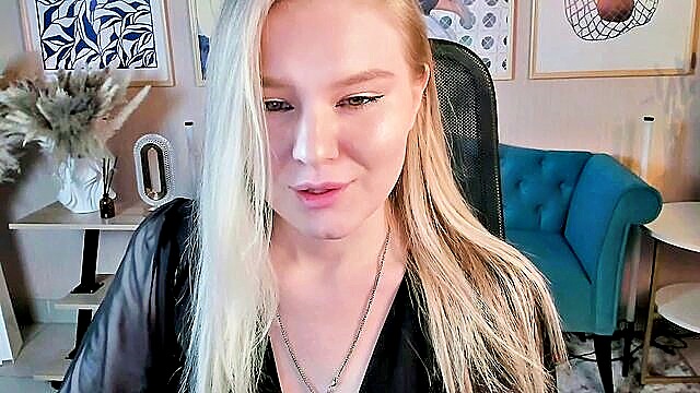 aprilserenity - aprilserenity chaturbate asswipe