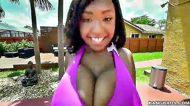 Rachel Raxxx - housewife at the pool
