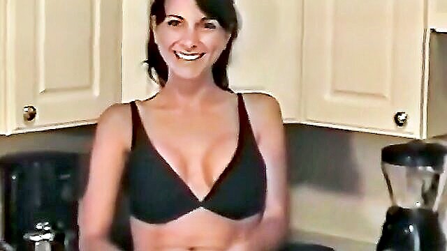 step mom kitchen tease : Big Dick