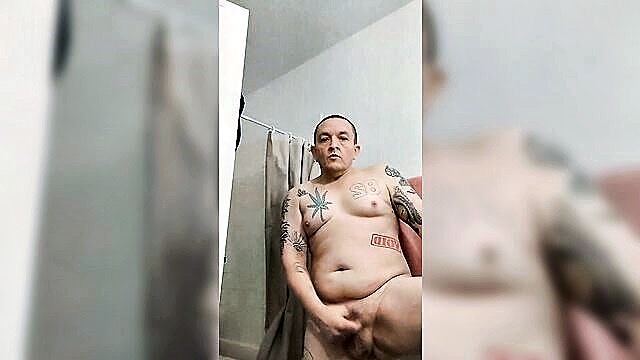 Who me 4247 - tattooed chubby amateur figure