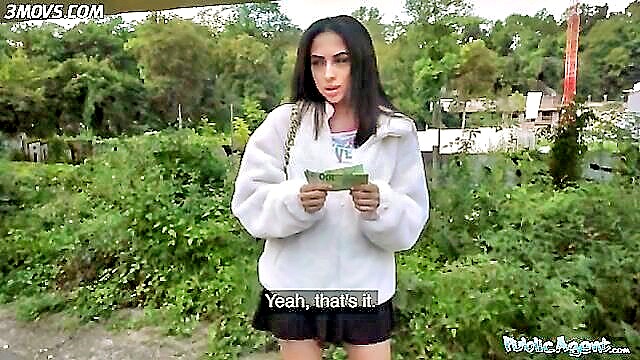 petite brunette gets fucked outdoors : fakehub