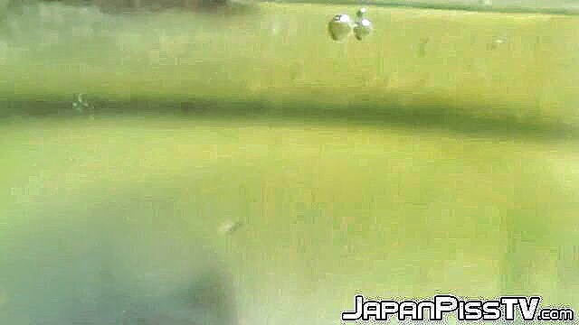close up Japanese pee fetish : Piss Japan TV