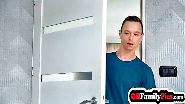 ohana petite, nubiles porn, big cock - bathroom stepsis sex