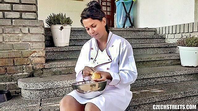 chef seduces customer with big tits and hot sex in hd : Czech Streets