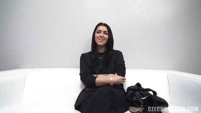 brunette amateur shows off her skills in pov video : ama